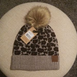 Cc beanie_ leopard print